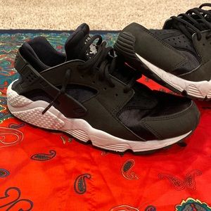 Nike Women’s Huarche Tennis Shoes